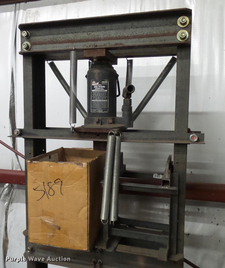 image for item EP9549 (2) hydraulic presses