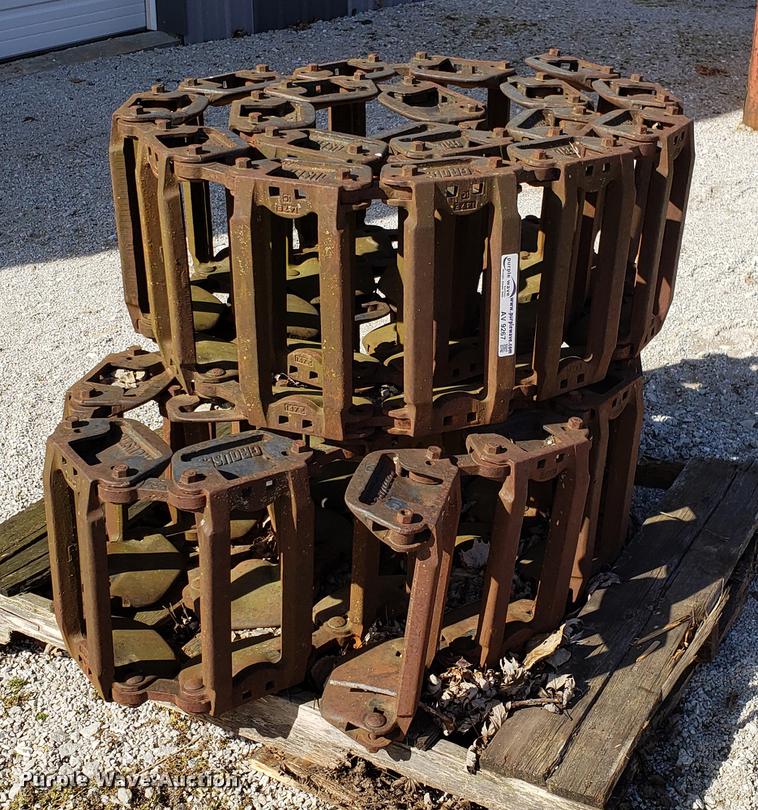 image for item AV9267 Grouser steel skid steer tracks