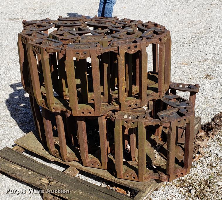 image for item AV9267 Grouser steel skid steer tracks