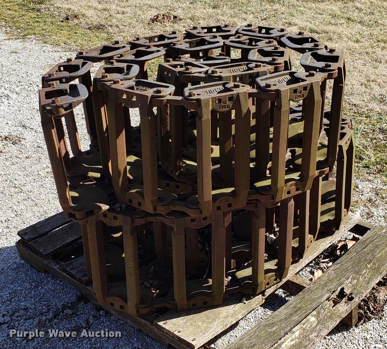 image for item AV9267 Grouser steel skid steer tracks