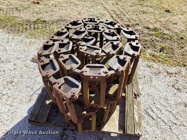 image for item AV9267 Grouser steel skid steer tracks