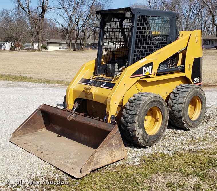 image for item AV9268 2001 Caterpillar 236 skid steer