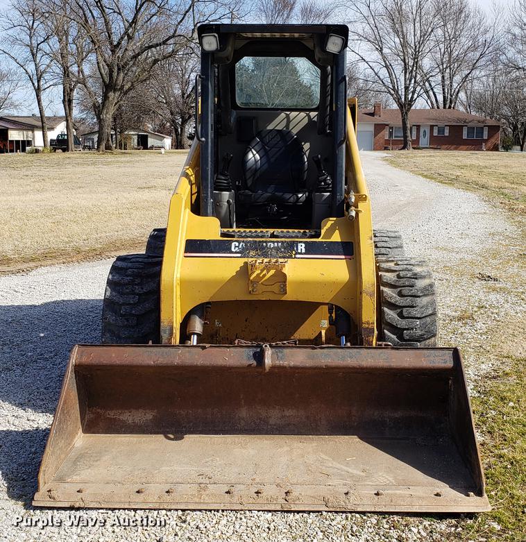 image for item AV9268 2001 Caterpillar 236 skid steer