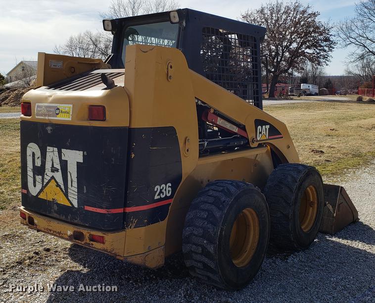 image for item AV9268 2001 Caterpillar 236 skid steer
