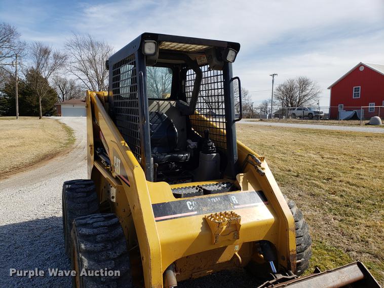 image for item AV9268 2001 Caterpillar 236 skid steer