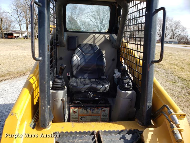 image for item AV9268 2001 Caterpillar 236 skid steer
