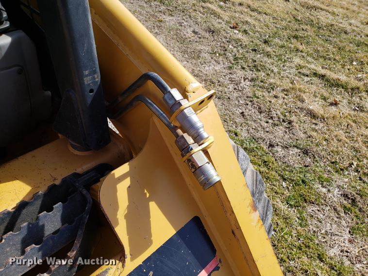 image for item AV9268 2001 Caterpillar 236 skid steer