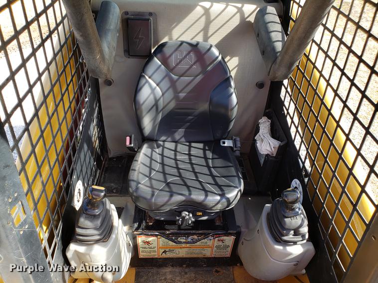 image for item AV9268 2001 Caterpillar 236 skid steer