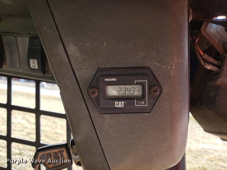 image for item AV9268 2001 Caterpillar 236 skid steer