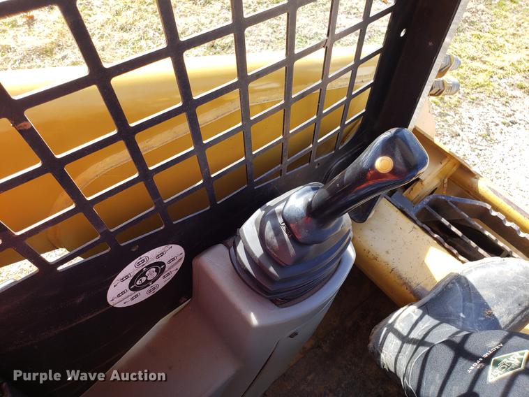 image for item AV9268 2001 Caterpillar 236 skid steer