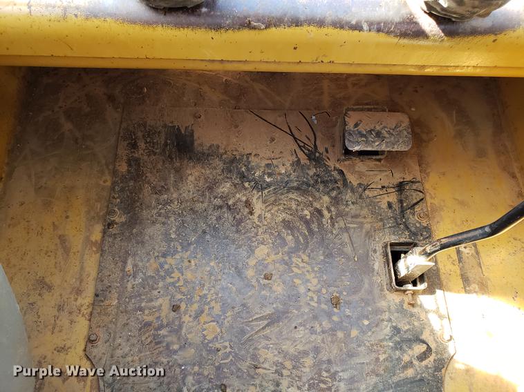 image for item AV9268 2001 Caterpillar 236 skid steer