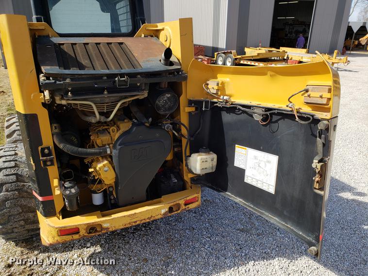 image for item AV9268 2001 Caterpillar 236 skid steer