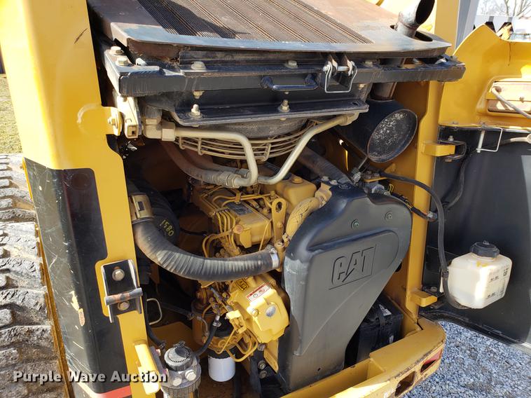 image for item AV9268 2001 Caterpillar 236 skid steer