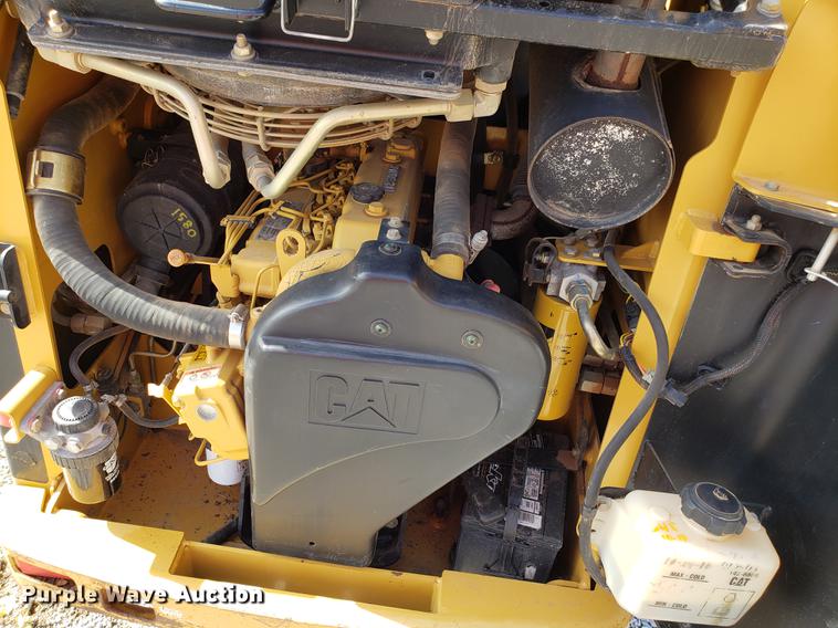 image for item AV9268 2001 Caterpillar 236 skid steer
