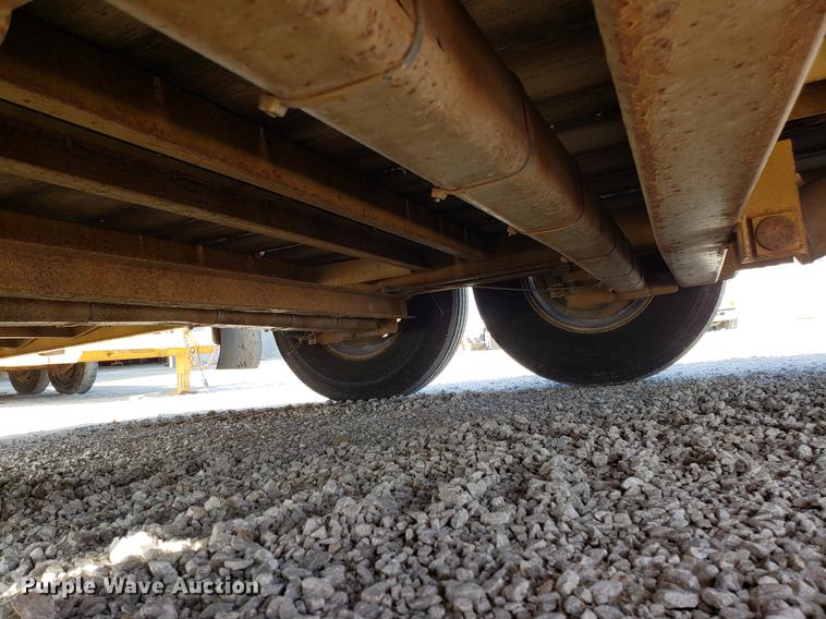 image for item AV9270 2010 Towmaster tilt deck equipment trailer