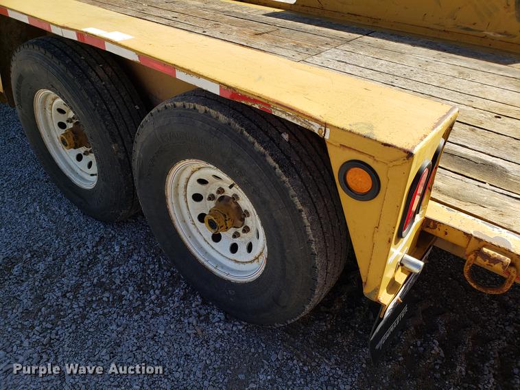image for item AV9270 2010 Towmaster tilt deck equipment trailer