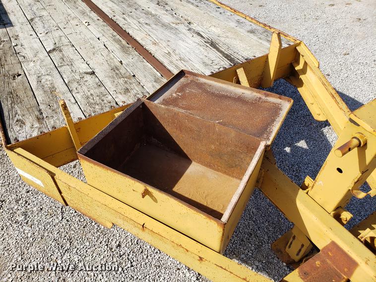 image for item AV9271 1993 Belshe utility trailer