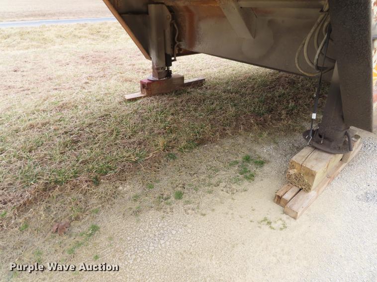 image for item B3707 1991 Trail King TK70HT462 drop deck equipment trailer