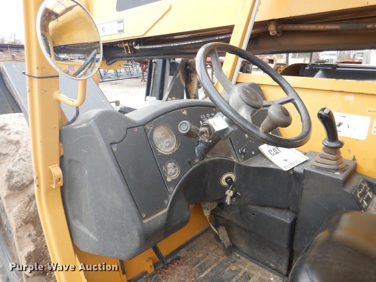 image for item BE9262 2007 Caterpillar TL1055 telehandler