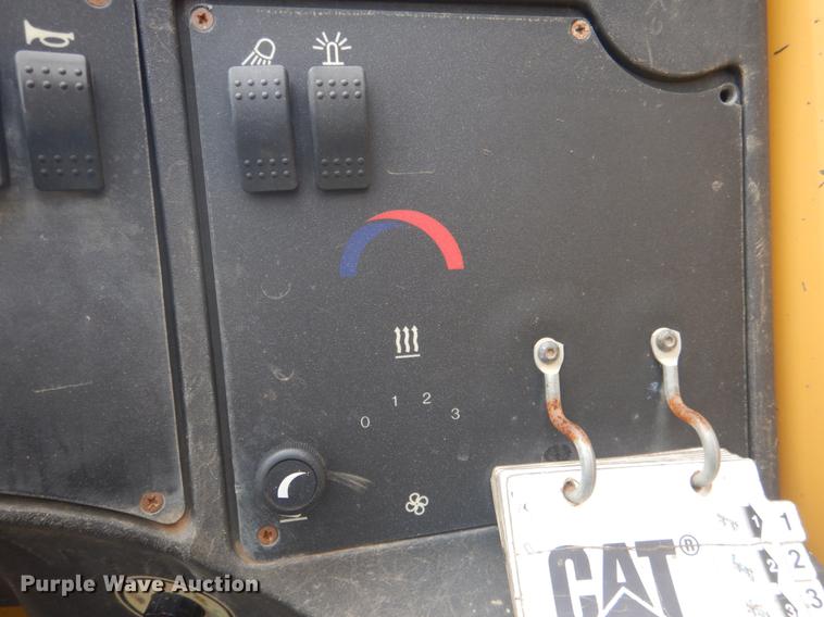 image for item BE9262 2007 Caterpillar TL1055 telehandler