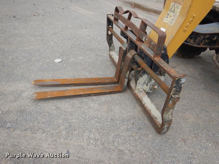 image for item BE9262 2007 Caterpillar TL1055 telehandler