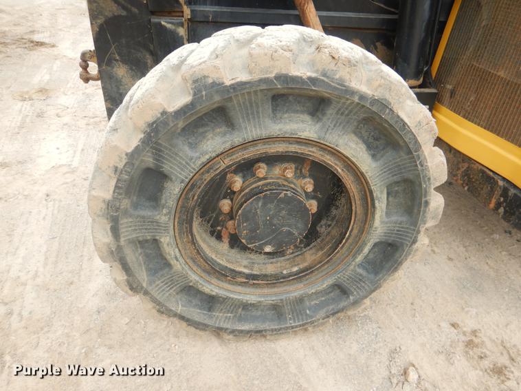 image for item BE9262 2007 Caterpillar TL1055 telehandler