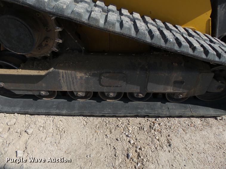 image for item CD9575 2013 John Deere 333D skid steer