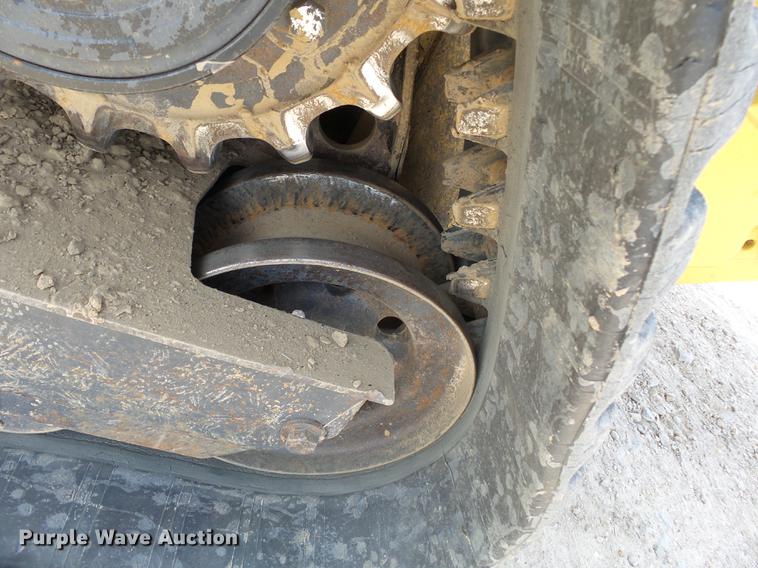 image for item CD9575 2013 John Deere 333D skid steer