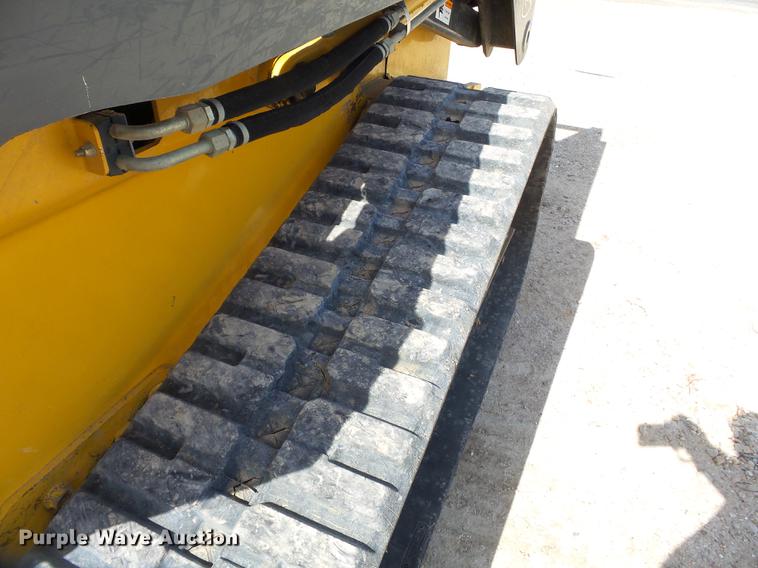 image for item CD9575 2013 John Deere 333D skid steer