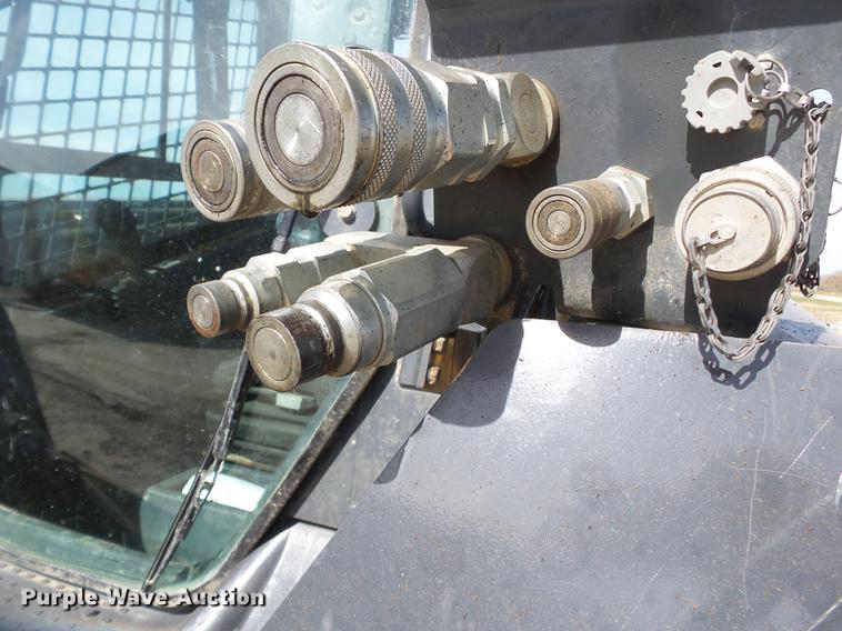 image for item CD9575 2013 John Deere 333D skid steer