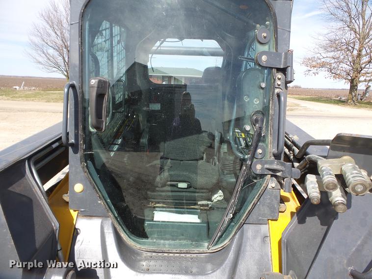 image for item CD9575 2013 John Deere 333D skid steer