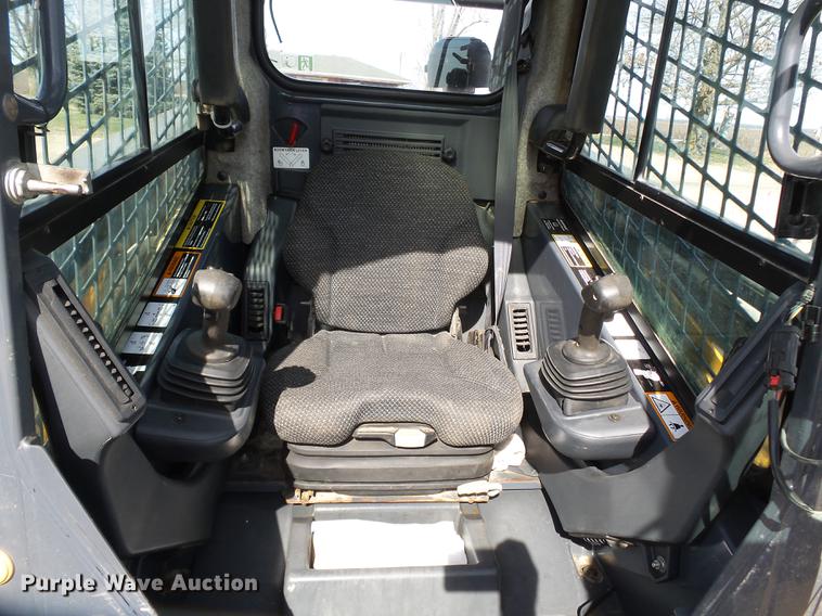 image for item CD9575 2013 John Deere 333D skid steer