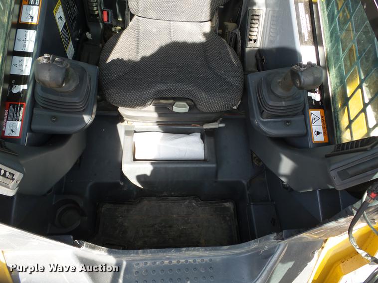 image for item CD9575 2013 John Deere 333D skid steer