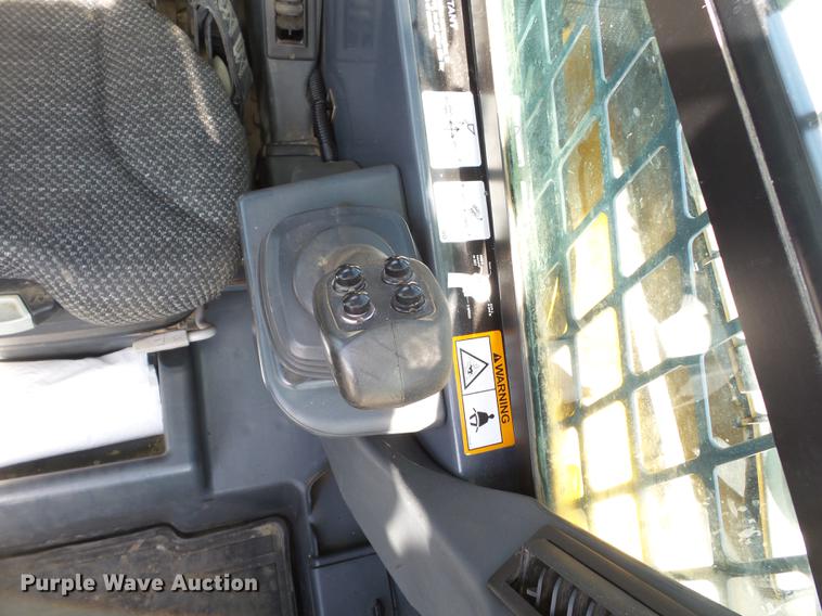 image for item CD9575 2013 John Deere 333D skid steer