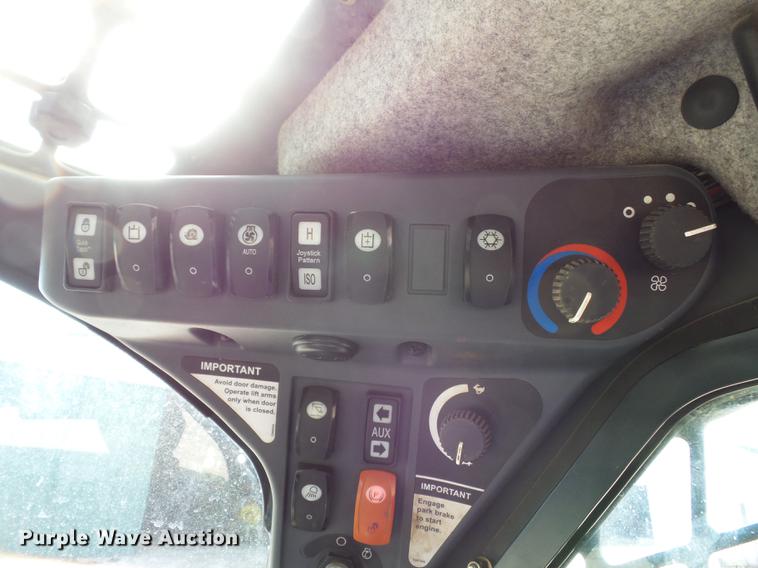 image for item CD9575 2013 John Deere 333D skid steer