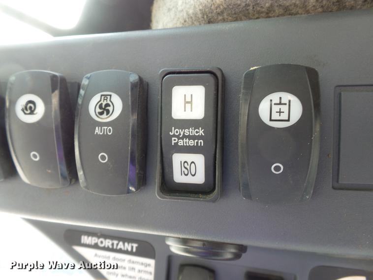 image for item CD9575 2013 John Deere 333D skid steer