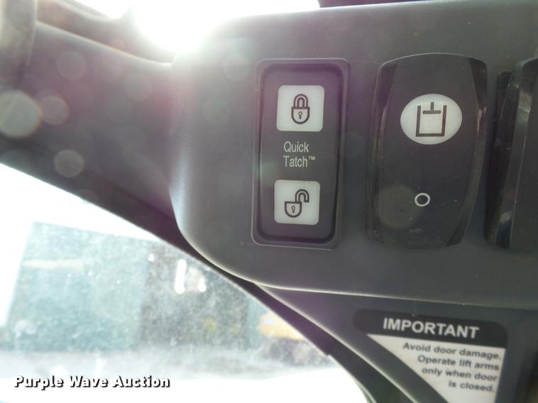 image for item CD9575 2013 John Deere 333D skid steer