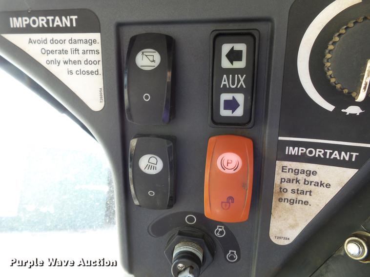 image for item CD9575 2013 John Deere 333D skid steer