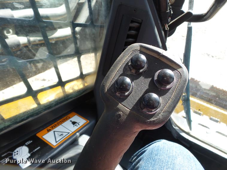 image for item CD9575 2013 John Deere 333D skid steer