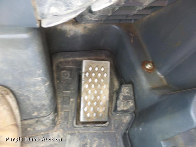 image for item CD9575 2013 John Deere 333D skid steer