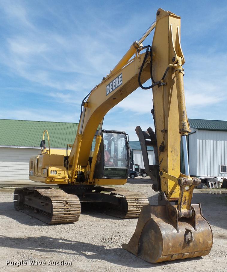 image for item CD9584 2005 John Deere 200C LC excavator