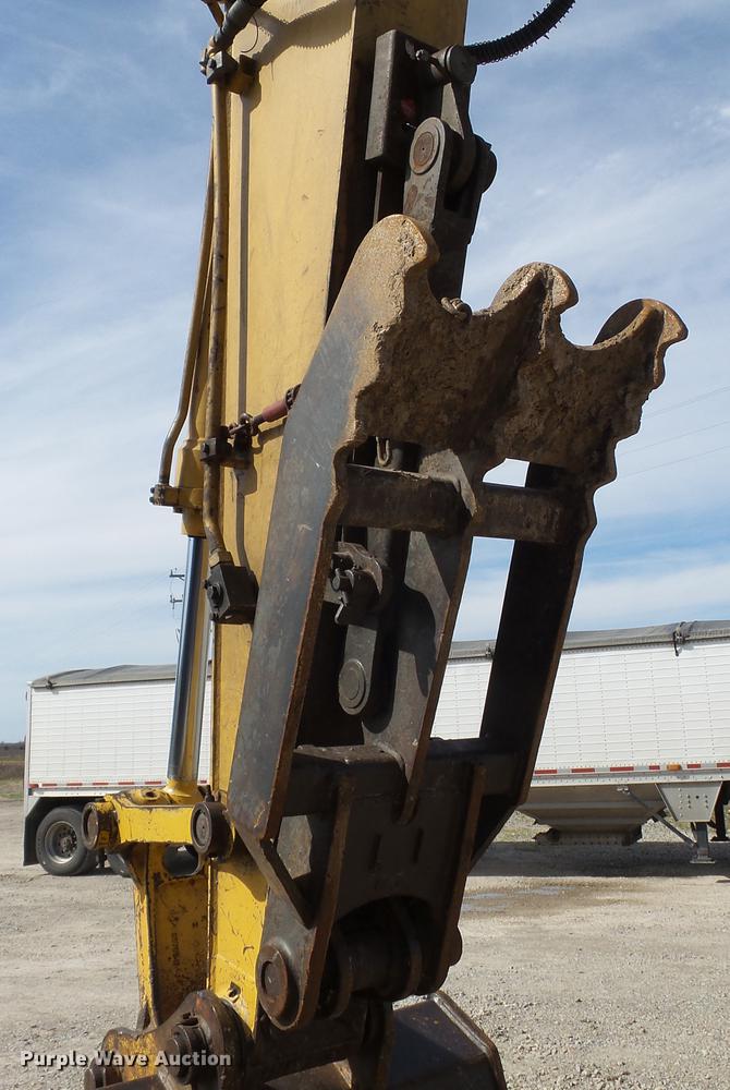 image for item CD9584 2005 John Deere 200C LC excavator