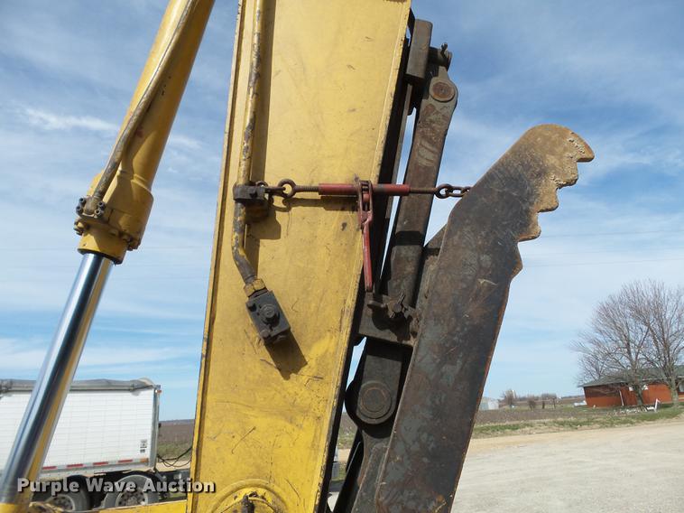 image for item CD9584 2005 John Deere 200C LC excavator