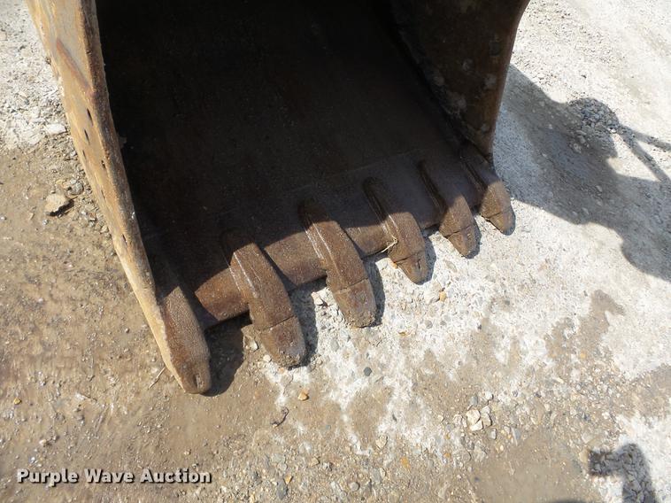 image for item CD9584 2005 John Deere 200C LC excavator