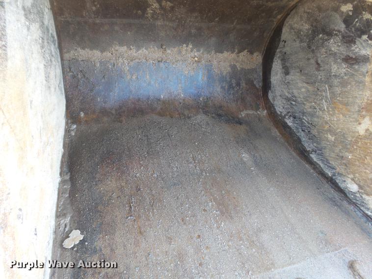 image for item CD9584 2005 John Deere 200C LC excavator