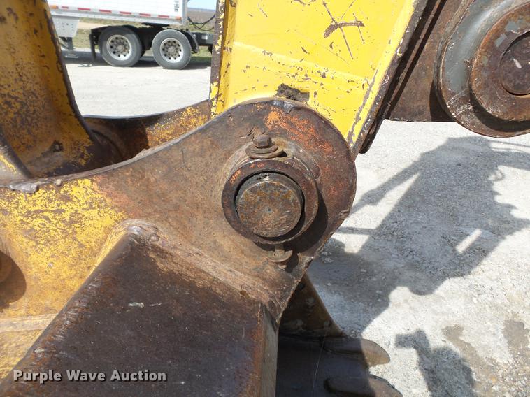 image for item CD9584 2005 John Deere 200C LC excavator