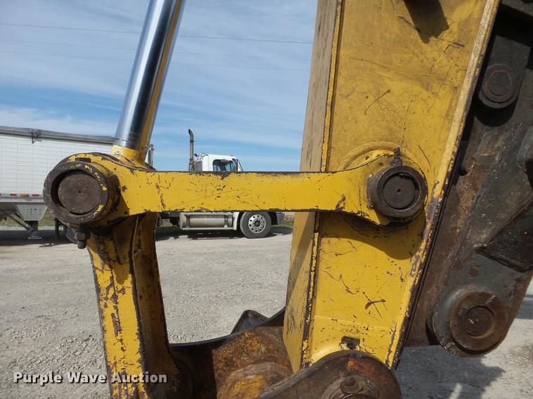 image for item CD9584 2005 John Deere 200C LC excavator