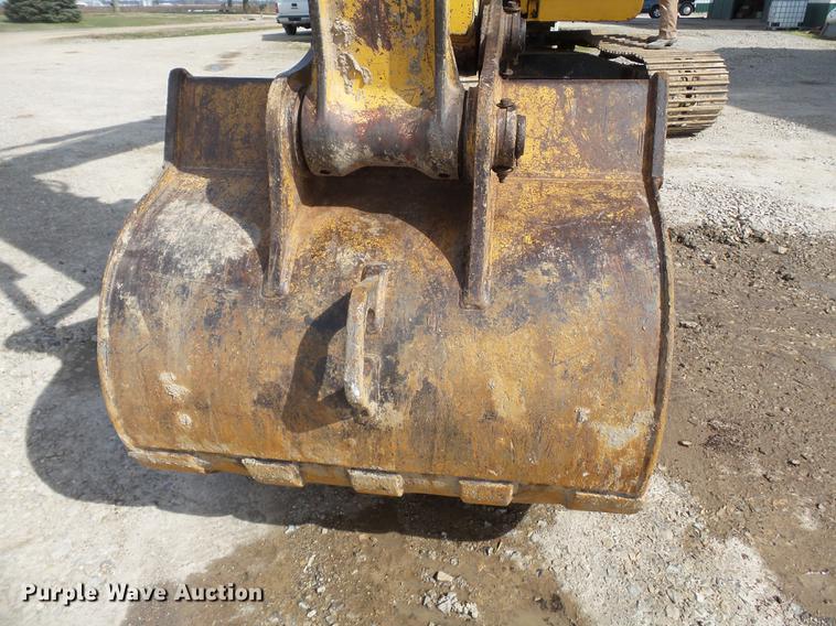 image for item CD9584 2005 John Deere 200C LC excavator