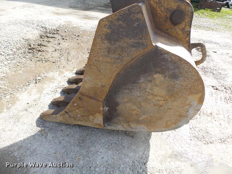 image for item CD9584 2005 John Deere 200C LC excavator