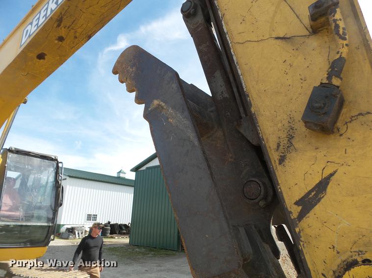 image for item CD9584 2005 John Deere 200C LC excavator